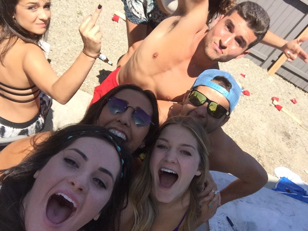 imstevecardigan's tweet photo. What a weekend. What a group of friends #postopia http://t.co/xulGSQDCRv