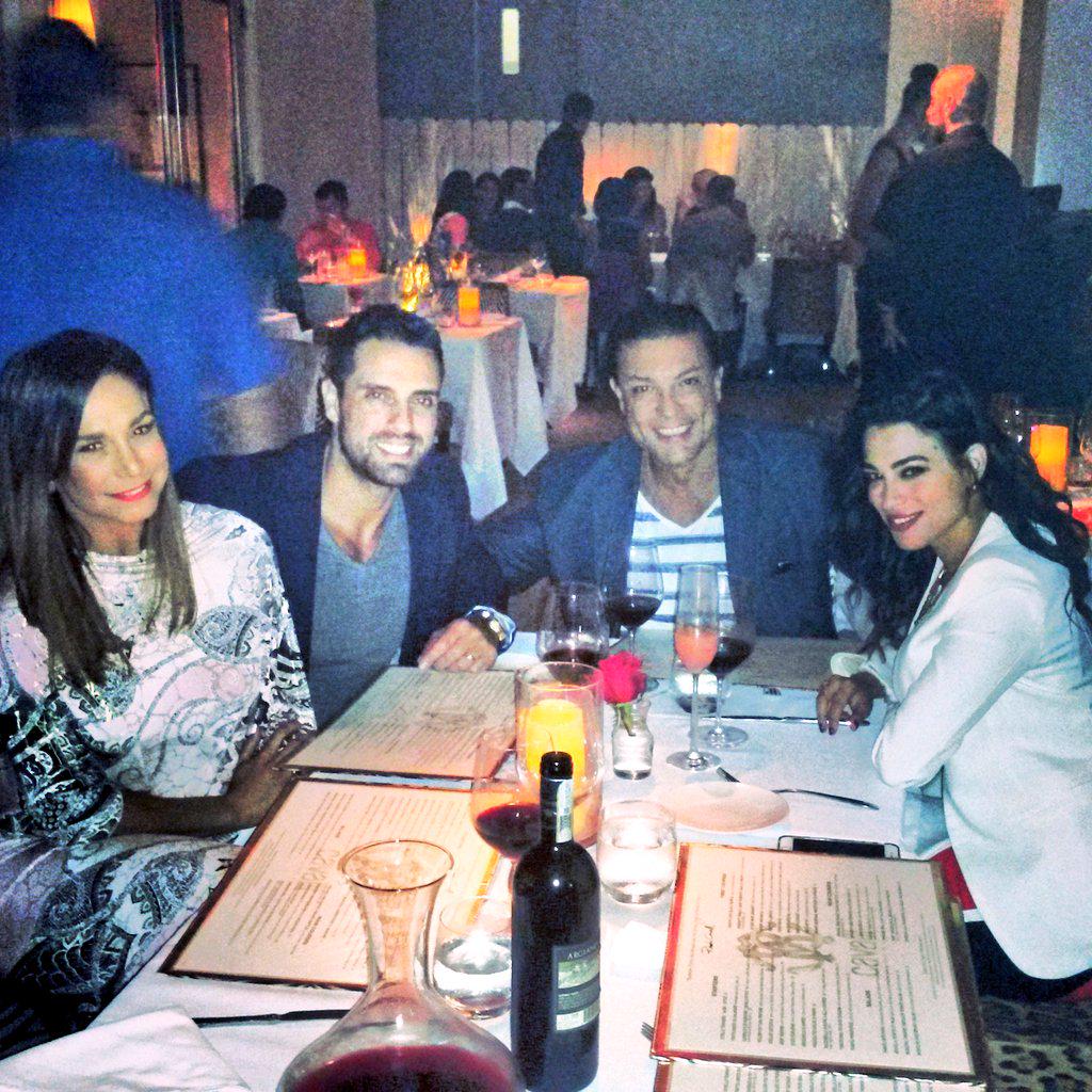 LisVega's tweet photo. UNA GRAN NOCHE #CENA #CAVALLI #MIAMI BUENA COMPANIA #osvaldorios #analay @MauroRiverosP #love http://t.co/4bQP2OVqqr