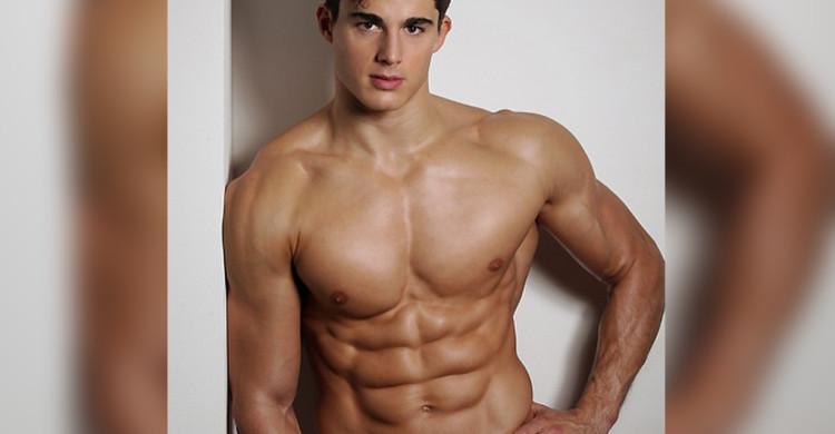 turnoenvivo's tweet photo. INSTAGRAM: Profesor de matemáticas de día, súper modelo de noche > http://t.co/Q3DT4bsGSp http://t.co/VUX0JZS0dG
