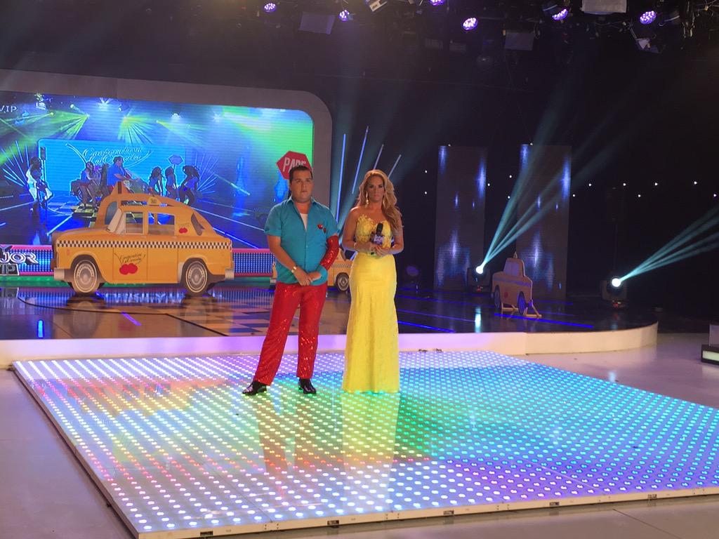 tcsoyelmejor's tweet photo. ¡Regálale un RT de apoyo a #ElTaxiDeMiguel! El jurado ahora debe evaluar el show de la "Cerecita" de #LosKilatesVIP. http://t.co/pThQ43uyUK
