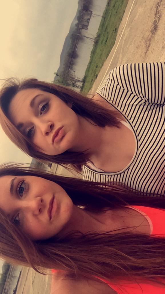vannnzz_'s tweet photo. When you're high af at ditto walkin down the trail in dresses 😅 life long memories. @KatelynDacey_22 🙈yuck http://t.co/wtKIVytUeO