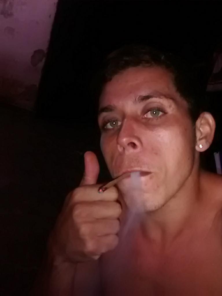 LoolaThiago's tweet photo. Tempo tá gostosinho  não agora dormir agarradinho http://t.co/MGYsIlGFbj