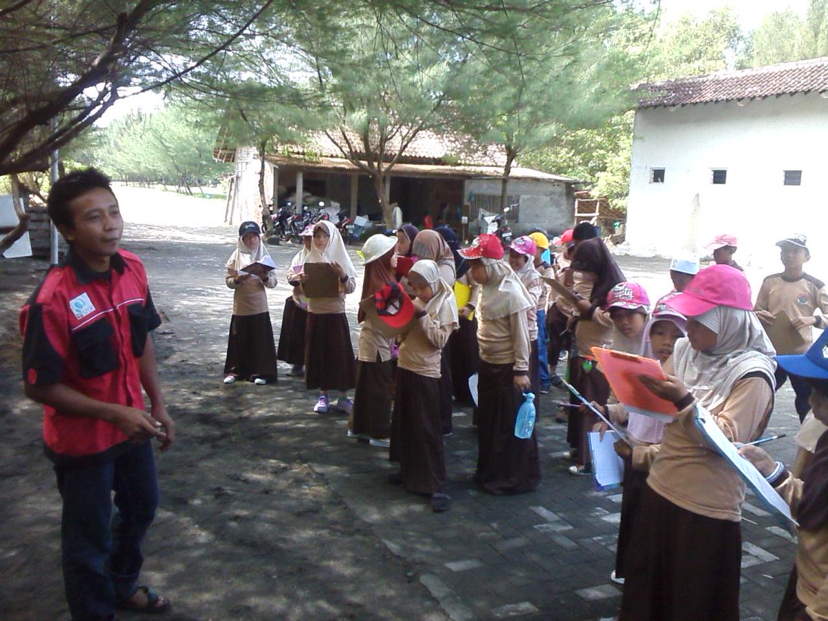 sigitkataqita's tweet photo. 7/4/15 Outing year4 @SDIT_LHI di pantai baru.belajar energi hibrid pada narasumber langsung http://t.co/QI2R1jmQ1a