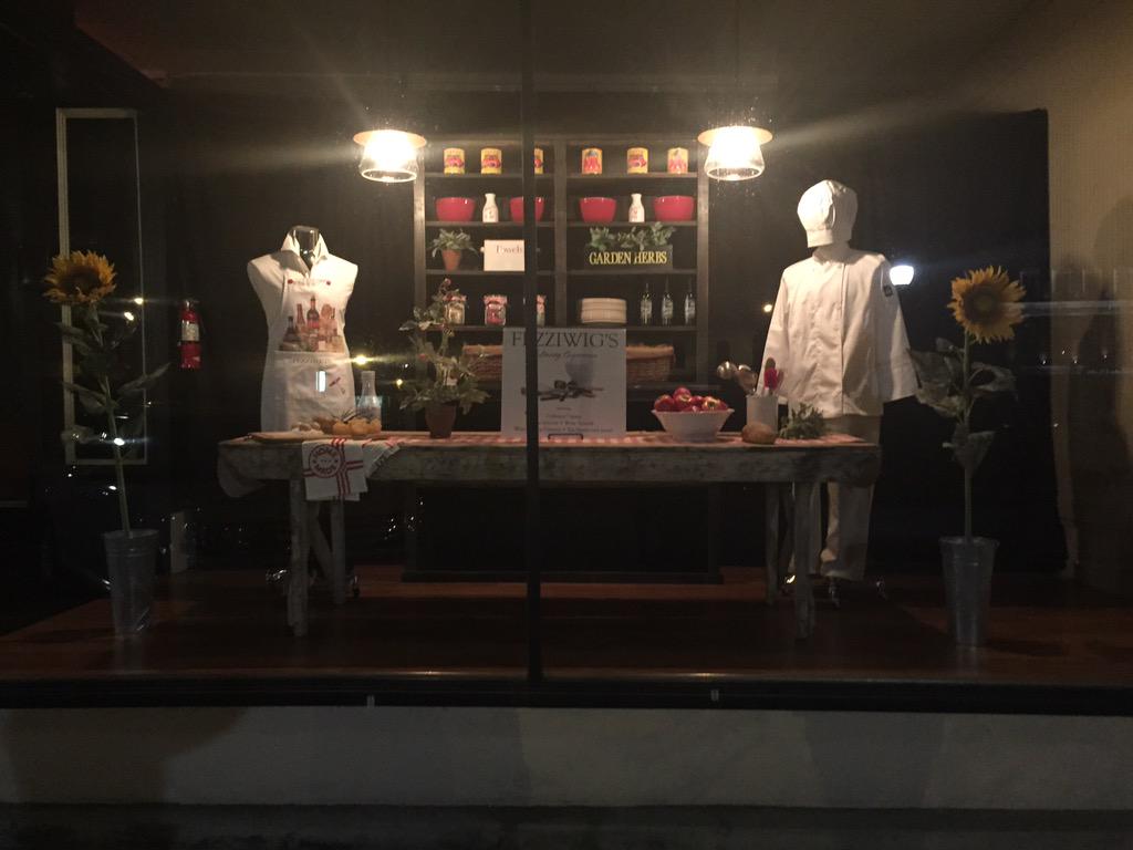 EFezziwigs's tweet photo. Our new store window in ofallon, il http://t.co/Si61qqQ3tZ