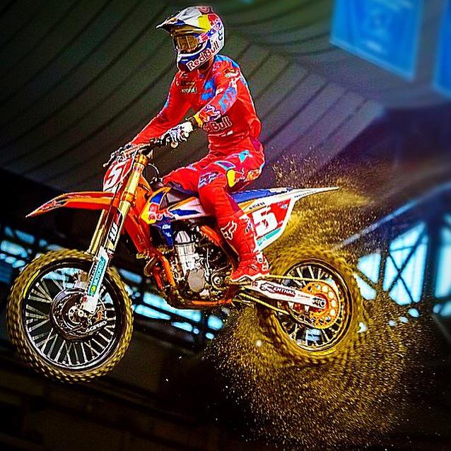 EastSideMoto's tweet photo. Nice pic of the man RD5 http://t.co/oahNHf9GBB