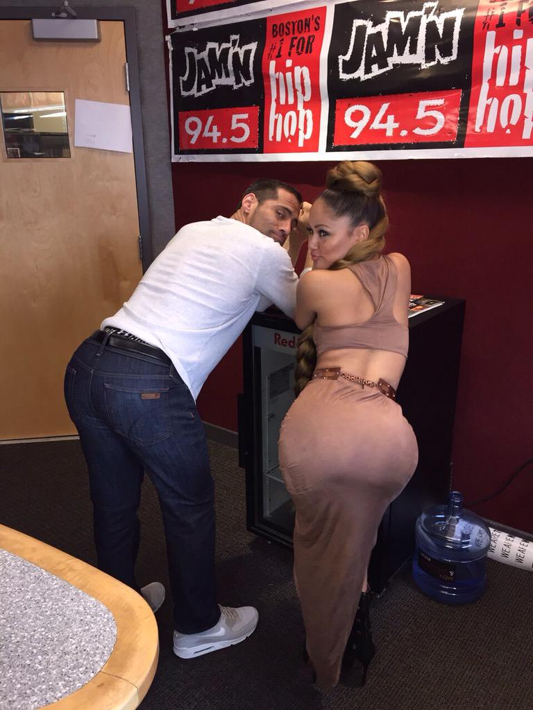 Deluna on Twitter: "People hate #radiopromo ? Only on da road u 2 C me taking #BumBum selfies W/ @ramirotorres I only slept 3hrs ! http://t.co/1me0WpJQQB" / Twitter