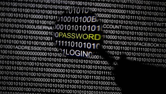 volkskrant's tweet photo. Heartbleed-bug bedreigt nog steeds uw privacy http://t.co/8fz1bzdnEA http://t.co/9yictdfpud