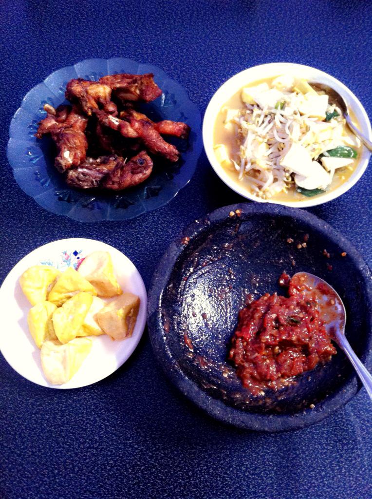 YuLyToTo's tweet image. Hari ini masak ini menu request san suami 😅😅👍