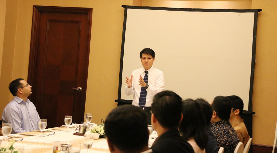 anabatic_tech's tweet photo. Director Sales of Anabatic Ferdinand Gunadi gives an opening speech at executive breakfast meeting w/ Sungard #ALM http://t.co/OjHnjJny8U
