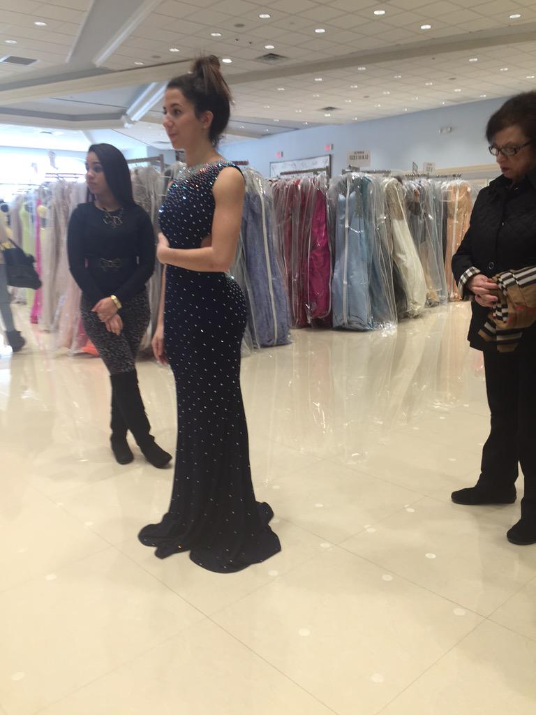 julia_lasagna's tweet photo. Even my Nonna checks out @a_drags booty... #datasssss http://t.co/W2aGMYSwbT