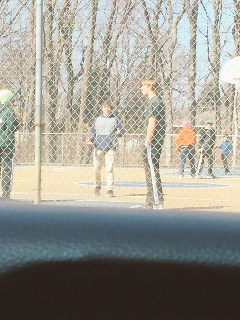 Howdyfellar's tweet image. Bout to Gangnam Style this group of fourth graders! #ballislife