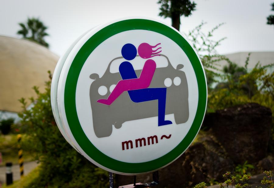 Objets2Plaisir's tweet photo. Jeju Loveland : un parc d'attractions consacré à l'érotisme http://t.co/NoMmPmQeEh #Érotisme http://t.co/i7qUw0griH