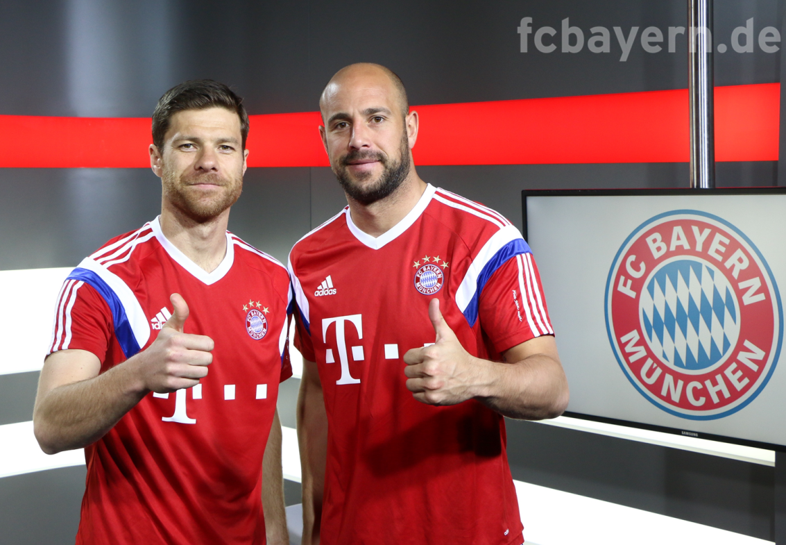 .<a href="/XabiAlonso/">Xabi Alonso</a> &amp; <a href="/PReina25/">Pepe Reina</a> are full of anticipation for the <a href="/LFC/">Liverpool FC</a> All-Star charity match on Sunday! ⚽👍 #MiaSanMia
