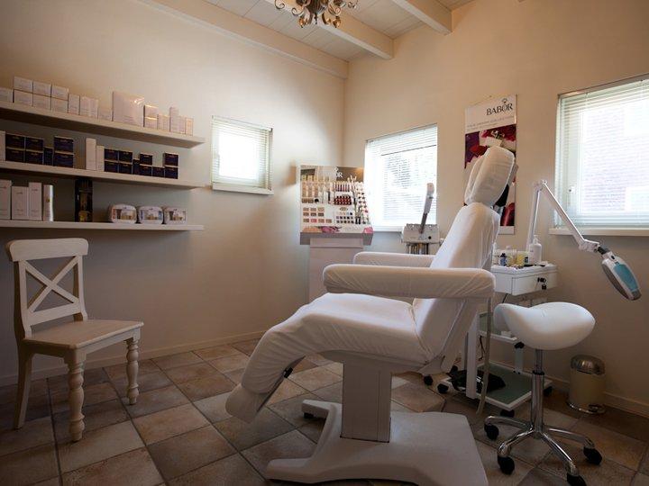 BeautydeHunze's tweet photo. Wij zorgen ervoor dat jij er op je #Paasbest uitziet! Bezoek onze #schoonheidssalon en geniet http://t.co/CvWUC1QY81 http://t.co/bx0q471hv8