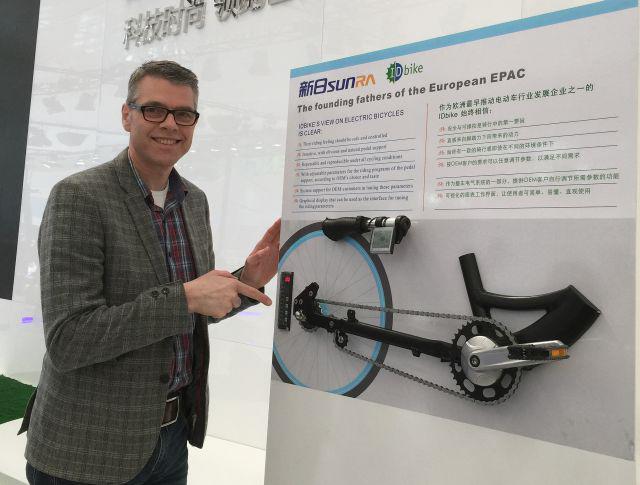 IDbike's tweet photo. Next stop of the IDbike booth: The Tianjin bike show in China.
Marketing manager Han Goes showing the TMM demo unit: http://t.co/qfrM9jS794