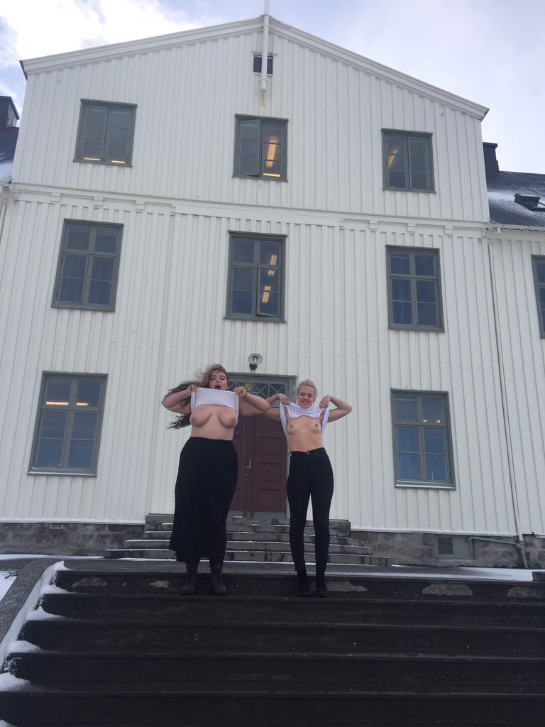 addagudrun's tweet photo. Gamli skóli X brjóst #FreeTheNipple 
@typpin http://t.co/mvOonVt7tV
