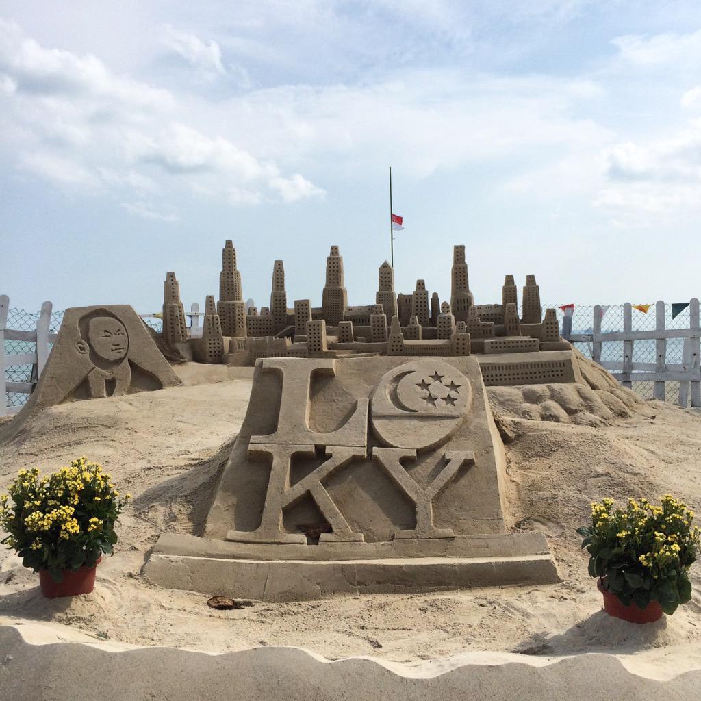 SonzKaur's tweet photo. "@betelbox: "Many grains of sand piled up will make a city"
A #TributetoLKY at East Coast Park.
#RememberingLKY http://t.co/2kZ9JhPb9Q"