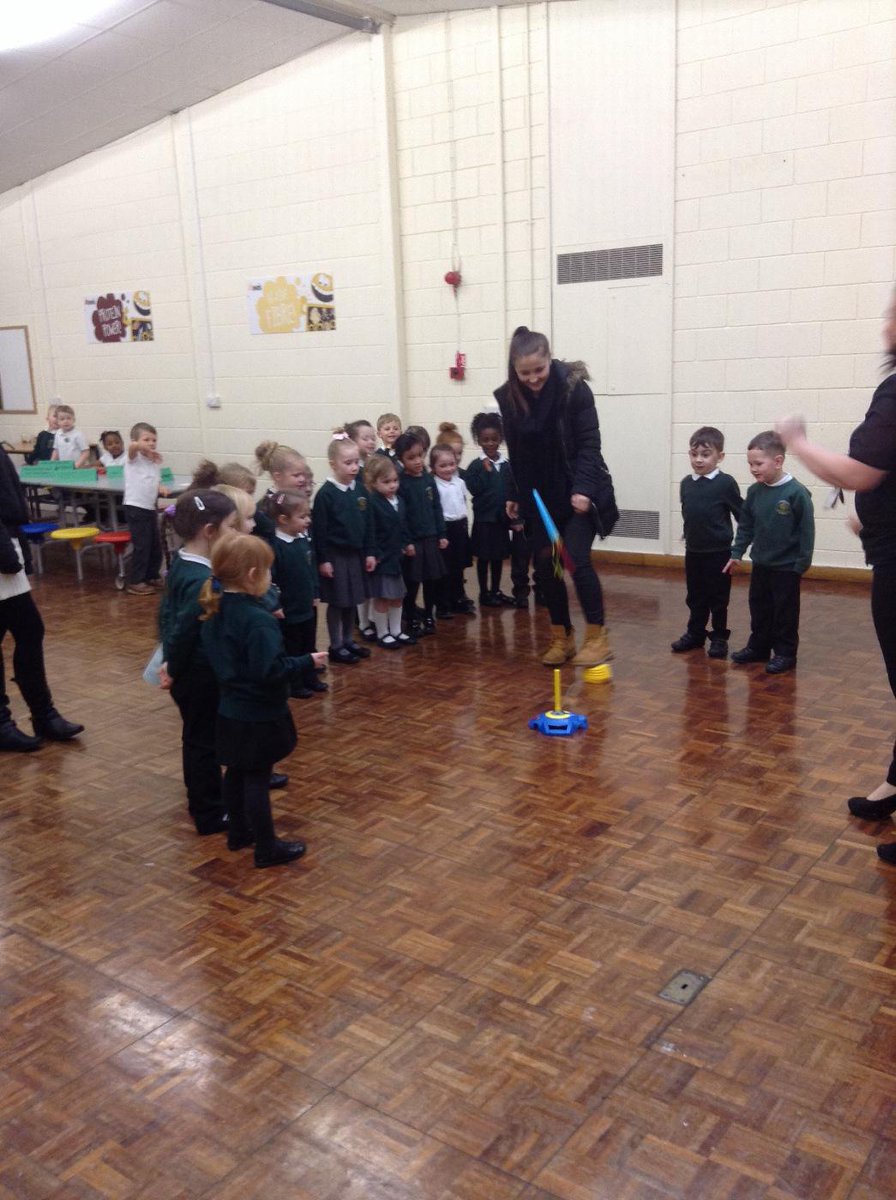 OnoFnlomce_net's tweet photo. 3...2...1...blast off! #LRAFS #scienceweek #parentsmorning http://t.co/PWCLmNd91l