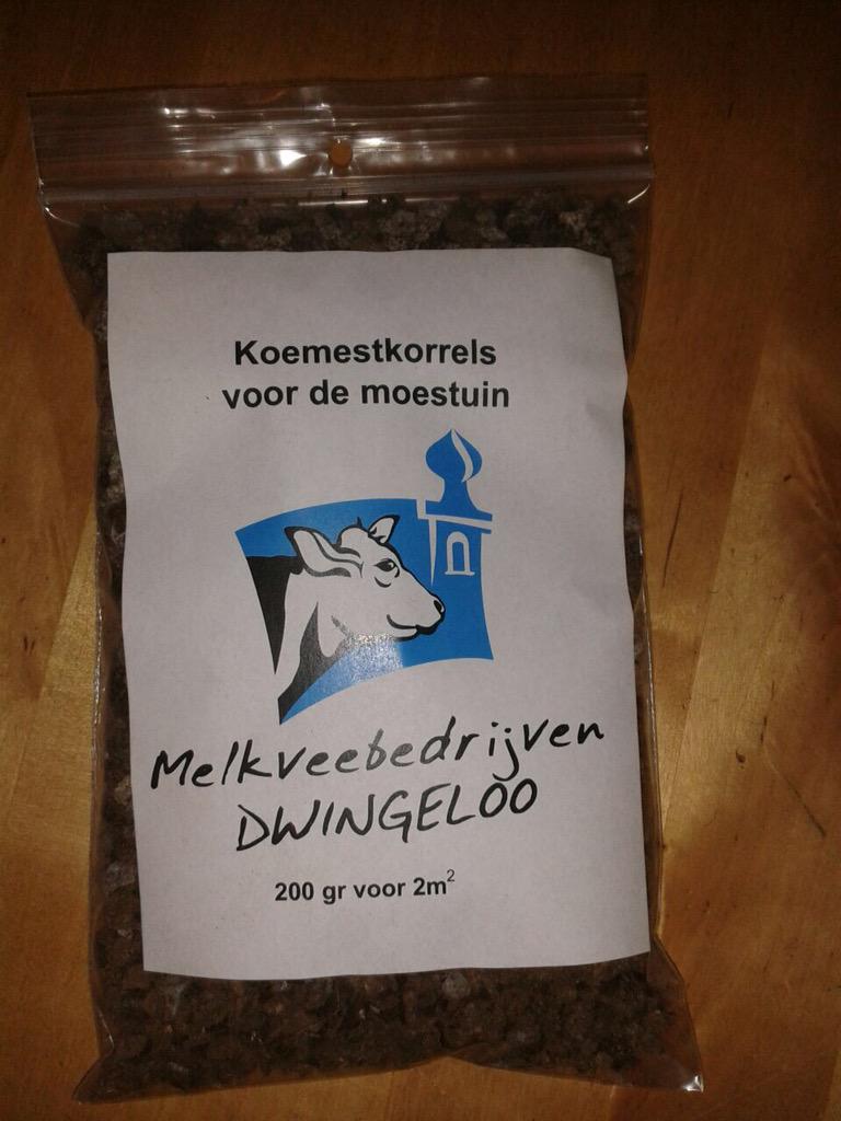 melkveeDwingel's tweet photo. Poepgoeie actie . A.s. zaterdag delen we gratis koemestkorrels uit voor de kleine moestuin. Vanaf 11 uur bij AH http://t.co/FeuB1SjwYv
