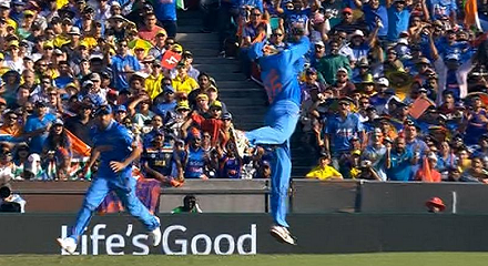 NewsMobileIndia's tweet photo. #IndvsAus @scg erupts in joy as the wicket of @AaronFinch5 brings the skipper to the crease. #JeetegaIndia http://t.co/831jfhVZ3c
