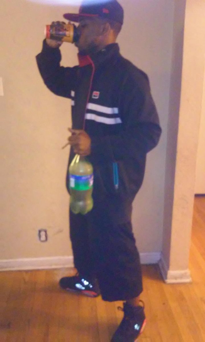 _dfrankk's tweet photo. Codeine cups paint a picture so vivid. 🍼🍆🍇🍒 http://t.co/2y3xLn1TAE