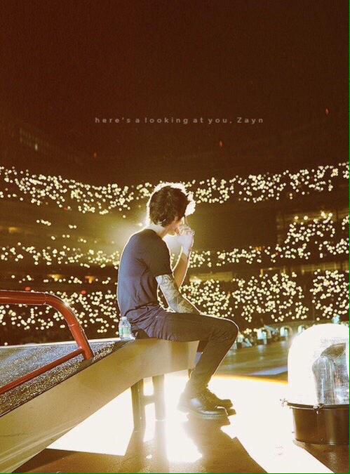 myr1deordie's tweet image. "2015 surprises me"

Zayn tweets more often

Zayn dances on stage

Zayn gained confidence

ZAYN LEFT