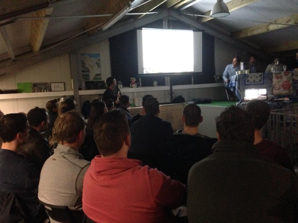 AJKWB's tweet photo. Super geslaagde avond bij #melkveebedrijf #millstream in Bergen op zoom! http://t.co/nBooC8ealL