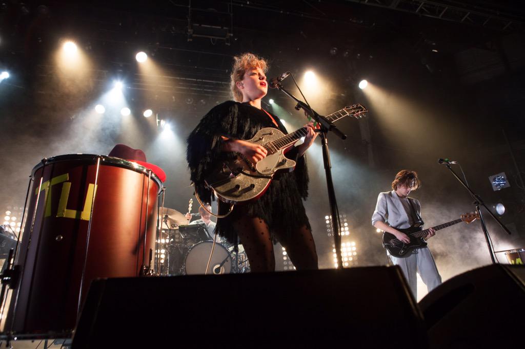 wild_shooting's tweet photo. #Concierto de #RussianRed en #LaRiviera #2014 http://t.co/RqVOidAQM7