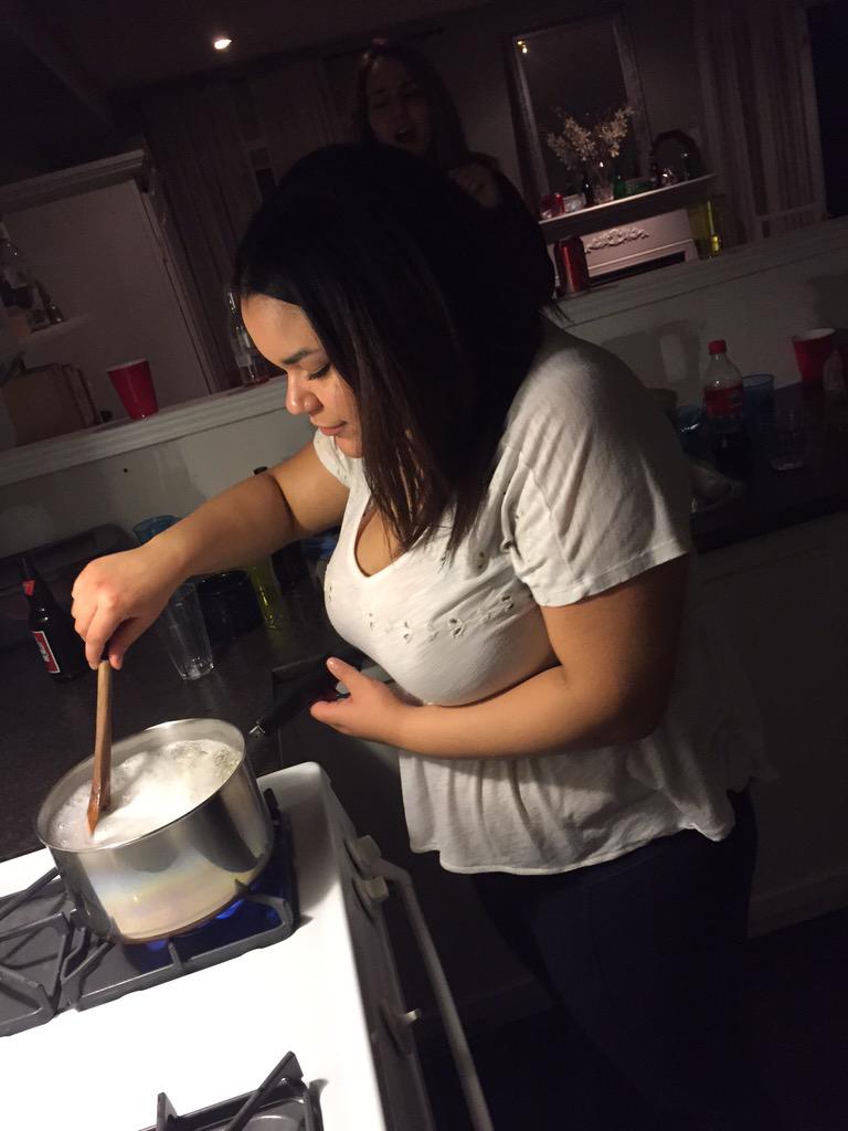 MonikaHirsch's tweet photo. Bae is making me foodddd #pastaaa http://t.co/Omw7ZuAwgx