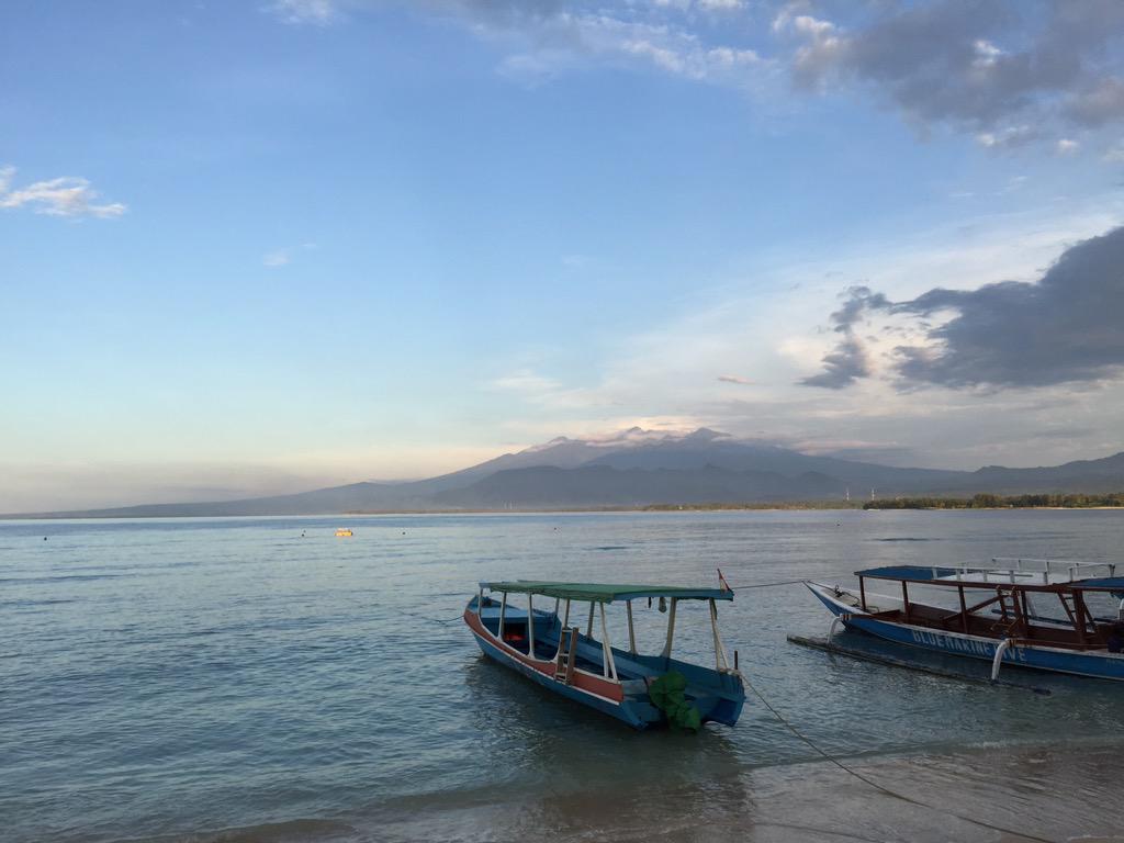 alancroftsy's tweet image. Sunset on Lombok from Gili Air #Indonesia Having a few #Bintangs