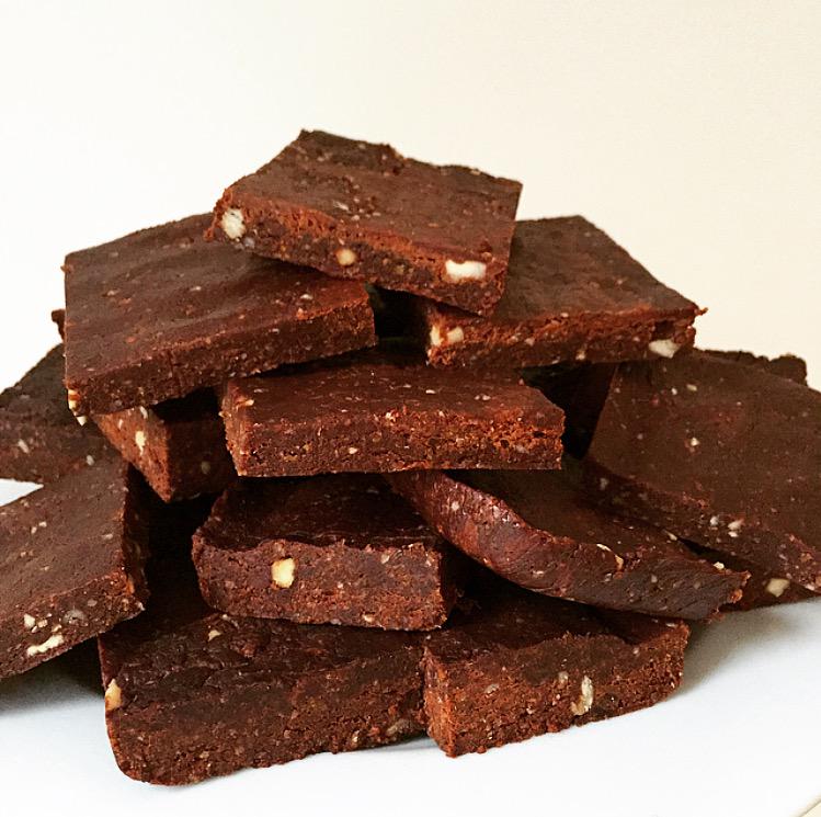 So many Raw Choc Brownies 😍 Sampling with @NayturesIntent 12-1:30pm today @ Leather Lane food market!! #food #paleo