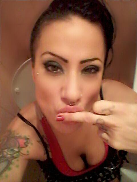 Por m&aacute;s ke me denuncies perfiles, sigo aki pedazo de hij@s de la gran puta! http://t.co/pMrdRyhJeu