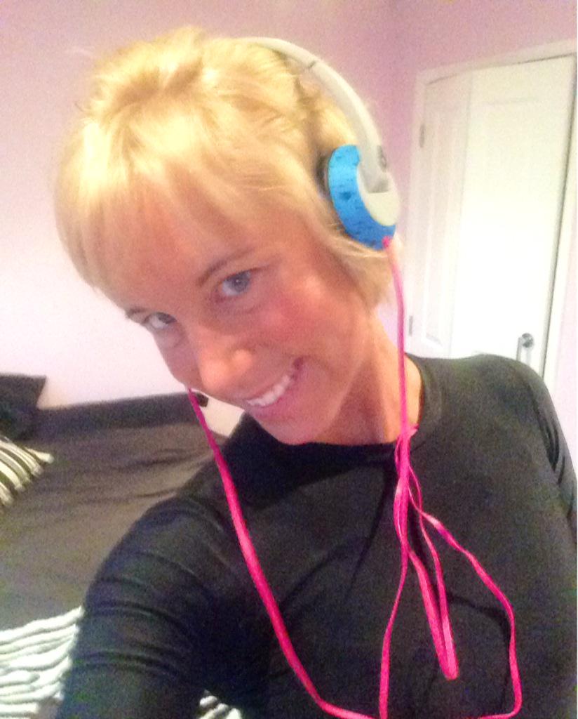 creativefituk's tweet photo. Start the day with a smile! 6 am 5 k done and yoga flow! Busy day so starting it in style!!😄👍 http://t.co/DQJlqqvrrr