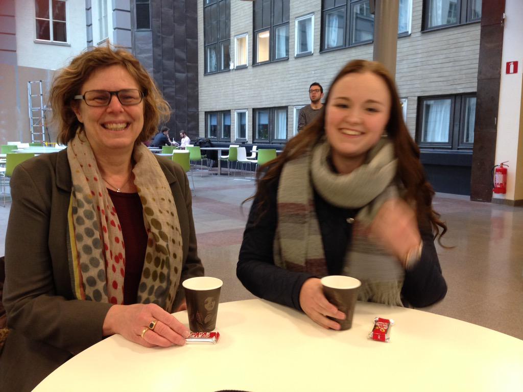varhandelsdag's tweet photo. Nr. 18 En trevlig fika med lärare Anna Nyberg! ☕️ @Handels_SSE #handels24 http://t.co/TqqUBPF2Hh