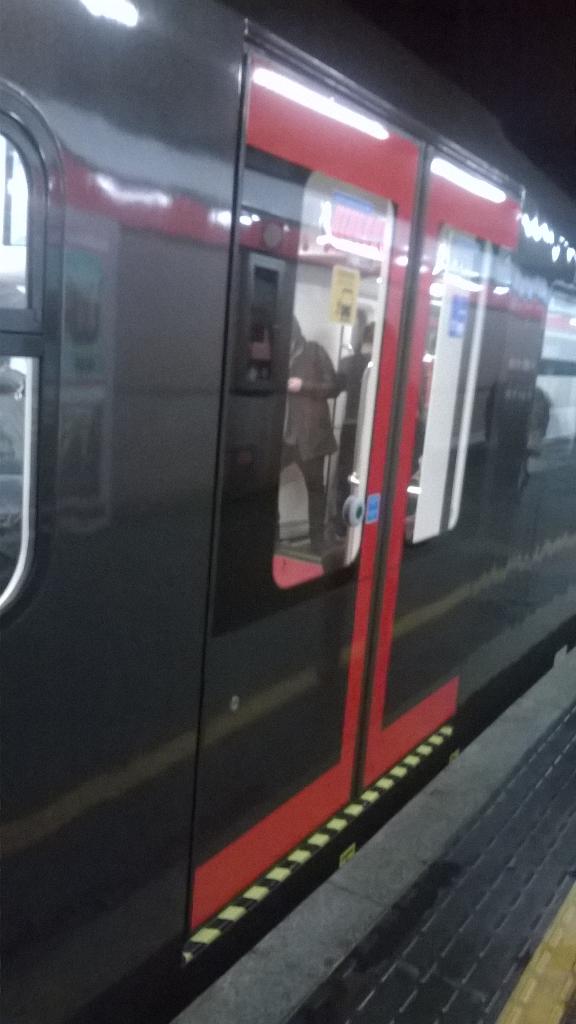filippoatta's tweet photo. New train! #MM1 #Milano #metropolitana http://t.co/n6Ye7IjI4R