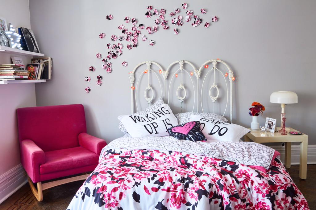 BethanyMota's tweet photo. This Friday!!! New bedding is coming to my decor line at @Aeropostale 😉 what do you guys think?! http://t.co/W0fDuTDi94