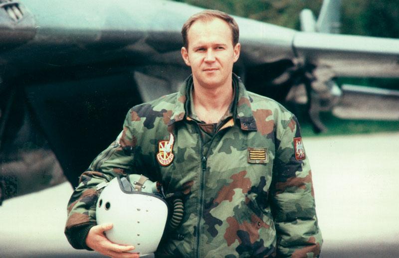spalesrbija11's tweet photo. Na danasnji dan poginuo je najmlađi major srpske avijacije ,
HEROJ ZORAN RADOSAVLJEVIC.
DA SE NE ZABORAVI!! http://t.co/FiFh1VEJDi