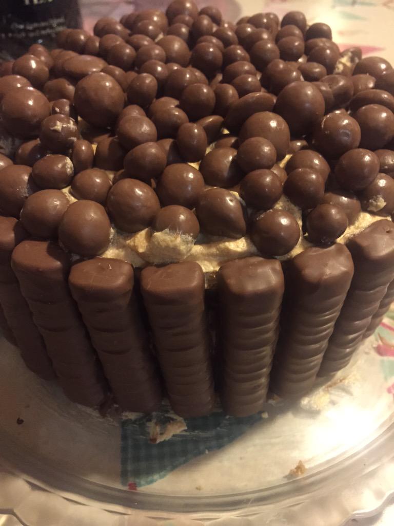 Mrsjteadepot's tweet photo. Cake of the week.. #Twix #revel #chocolatesponge #orangesponge #coffeesponge #caramelbuttericing. http://t.co/KnFit6Xhy7