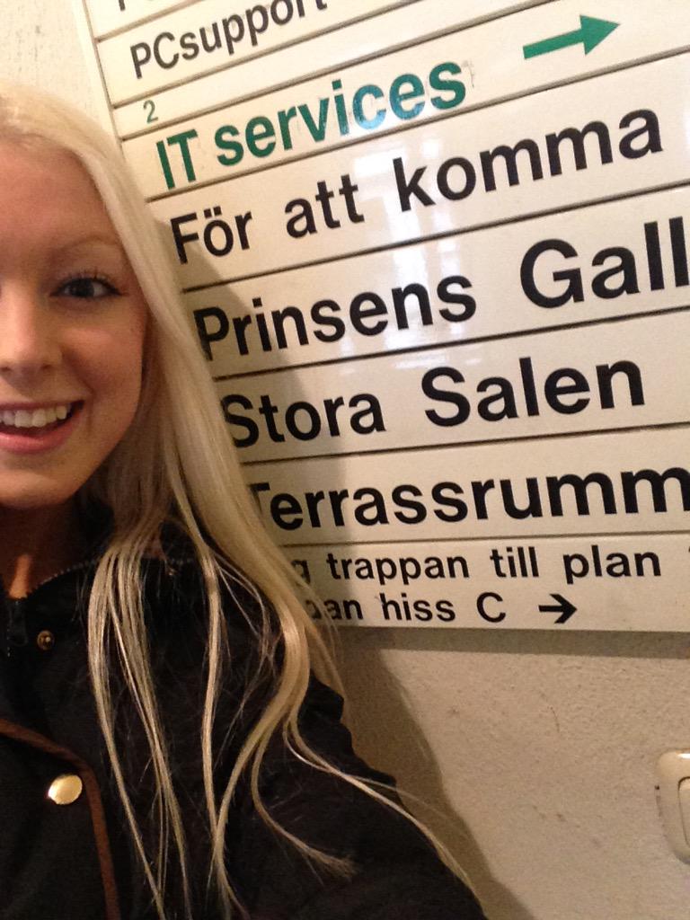varhandelsdag's tweet photo. Nr. 45 en mer selfie (Ann yr) på uppdaterad uppdrag nr 45 med prinsen 😏 http://t.co/hMBmFIUVAt