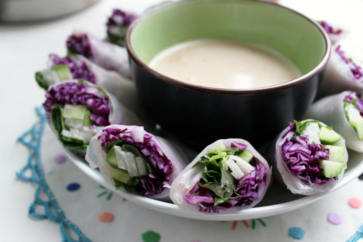 OneGreenPlanet's tweet image. Red Cabbage and Jicama Spring Rolls With Peanut Dipping Sauce onegr.pl/1CdAyKh by @fireearthkitchn #vegan