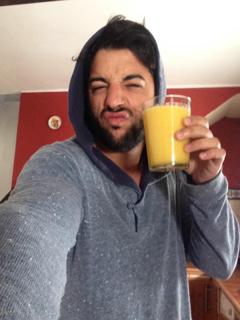 BehroozChipiona's tweet photo. @Davidropaleo zumazo de frutas para la paleodieta que me enseñaron Jajajajaj un abrazo espero que estés bien http://t.co/PpltZgBeaK