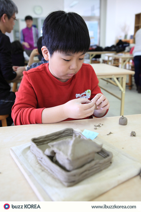 ibuzzkorea's tweet photo. [K-Culture] Visit Clayarch #Gimhae Museumand &amp; try experimenting with your own clayarch (ceramics with architecture)! http://t.co/whqNrUrmK8