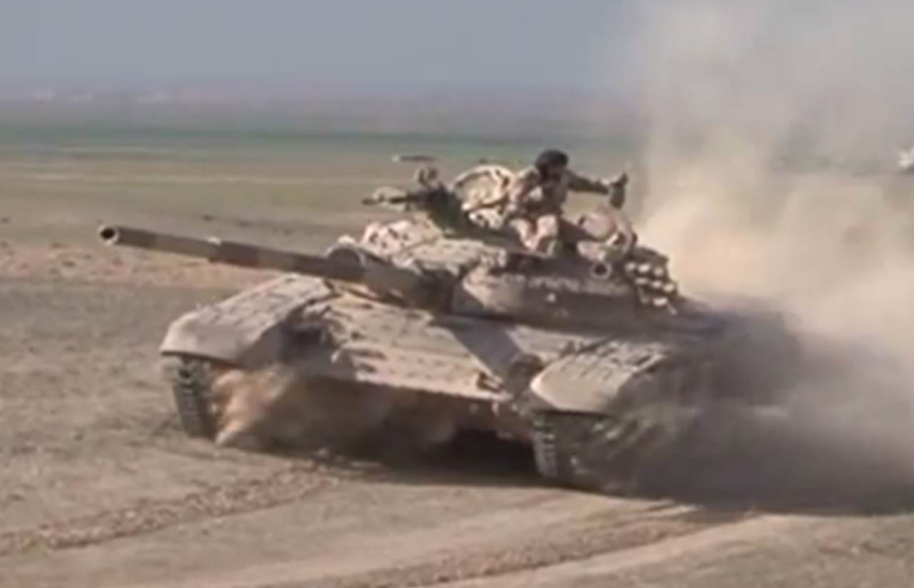 دبابات T-72 ايرانيه داخل العراق !! CBBERjcW8AATj3X