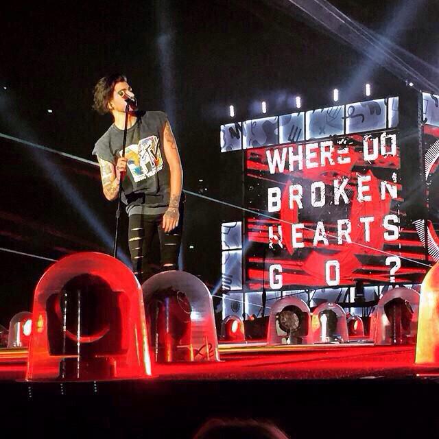 NGIU51's tweet photo. いつまでもDirの心の中でZaynは
笑って歌っています。

#KCA #Vote1DUK http://t.co/nufNQ7lnKr
