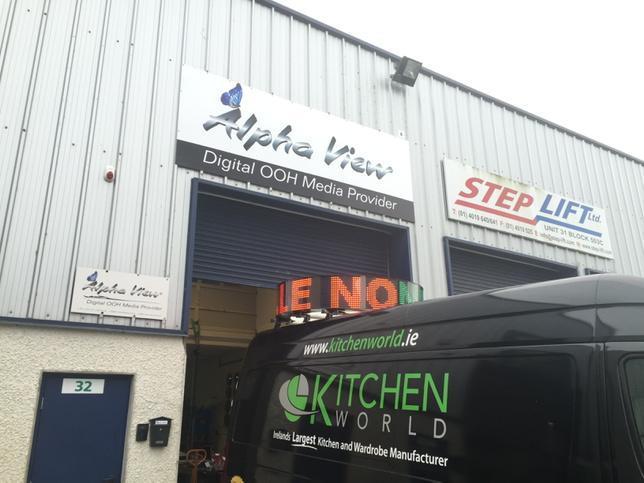 alphaview_ie's tweet image. Our tricolour round LED sign on the Kitchen World van. 360 degree coverage - looks very well. #roundledsign