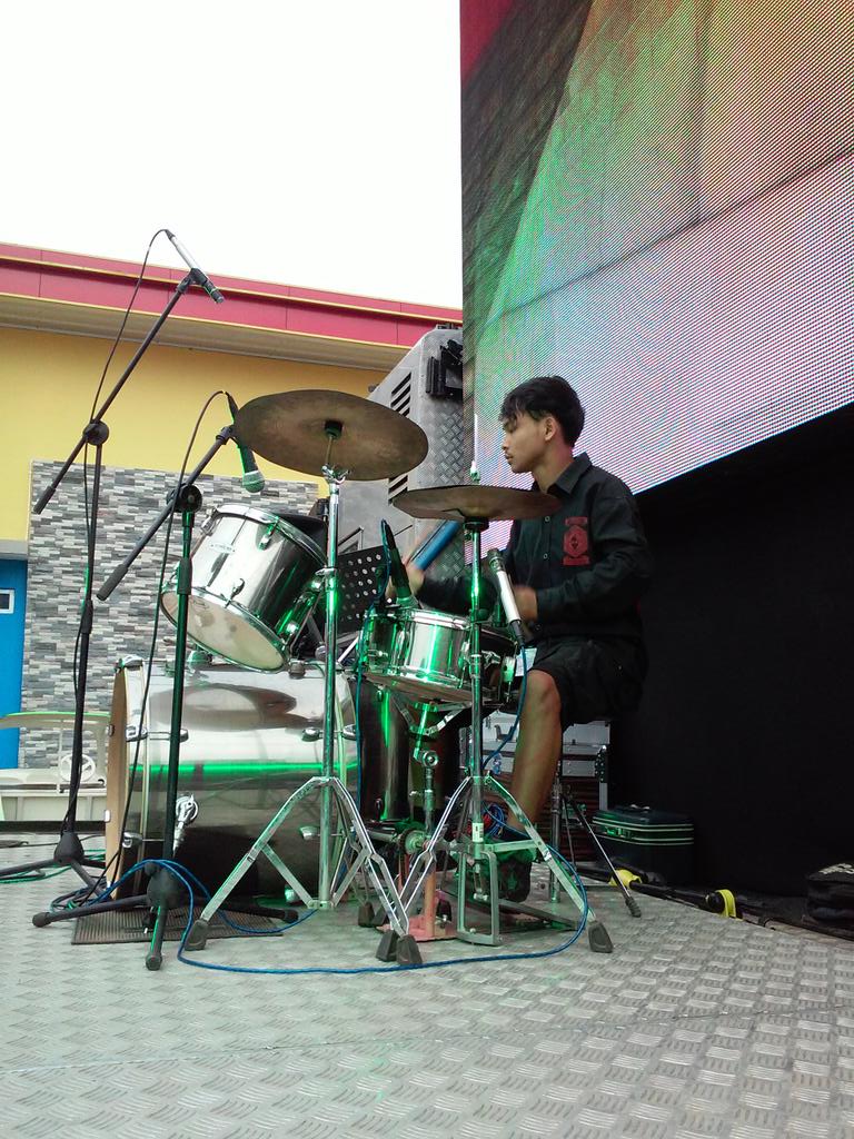 doyaskar's tweet image. Like band kcil kami 
Fans page // hakanta official 
Follow @hakanta_jband