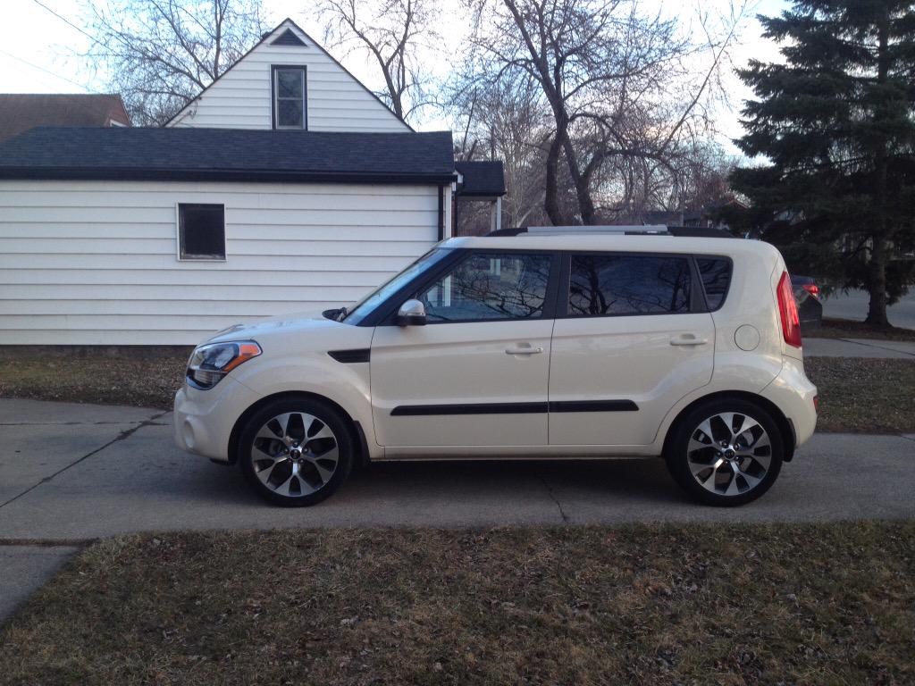 TCnewtotweet's tweet photo. Love my new car! Thanks to Gus Revenberg KIA. #lovemyKIASoul http://t.co/0fsxvsInXj