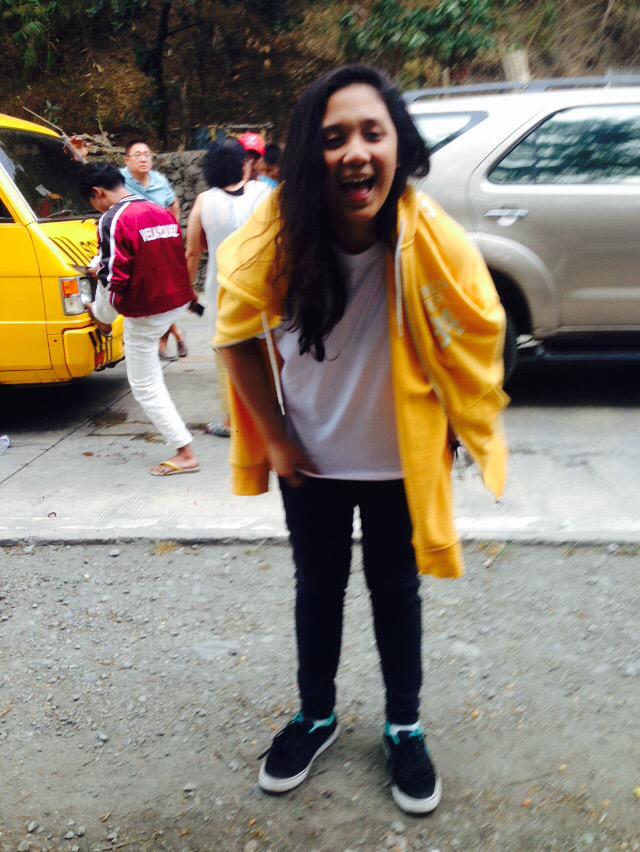 mariaelizades's tweet image. we hit a car so lemme take a selfie 😅 #pabibo 😭😭😭😂😂😂