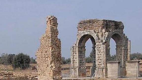 hoyextremadura's tweet photo. #Extremadura | Cáparra recuperará su anfiteatro romano http://t.co/Be02NhKHJ5 vía @hoyextremadura http://t.co/oicJi14vPV