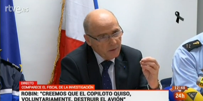 rtve's tweet photo. Robin, fiscal investigación del accidente aéreo: "Creemos que el copiloto quiso, voluntariamente, destruir el avión" http://t.co/e3goFI0FCT